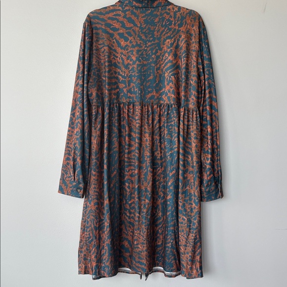 Navy blue dress with Coral 🪸 patterned design 7/8 length sleeves - Picture 9 of 9